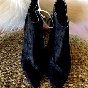 Brand new Jessica Simpson booties l